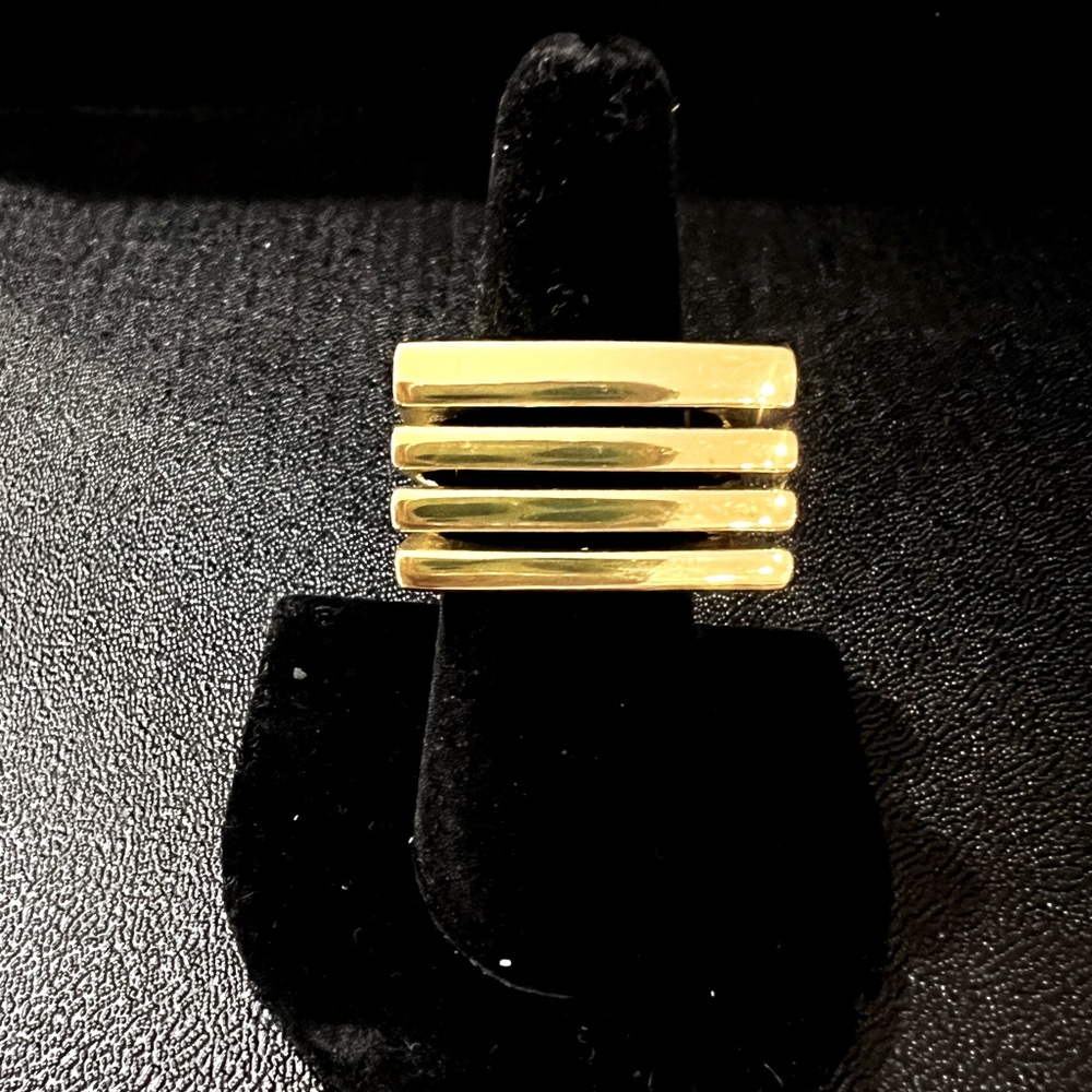 Elegant Gold Women's Ring